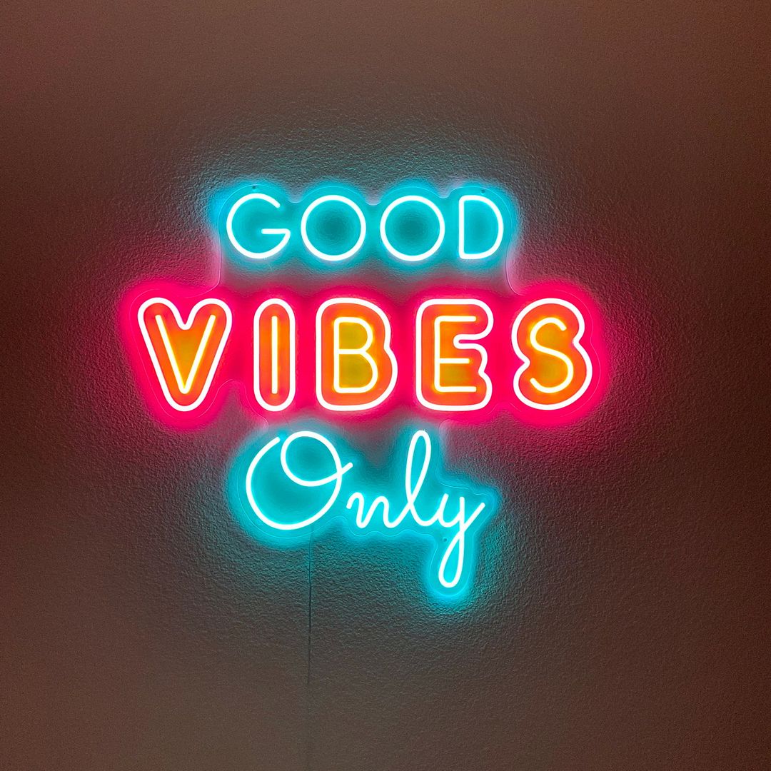 Good Vibes Neon Sign – AOOS Custom