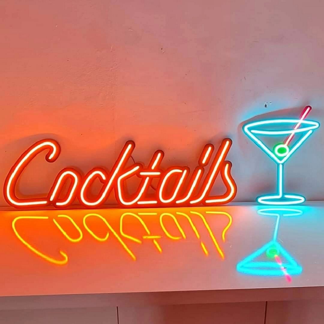 Cocktails Bar Neon Sign